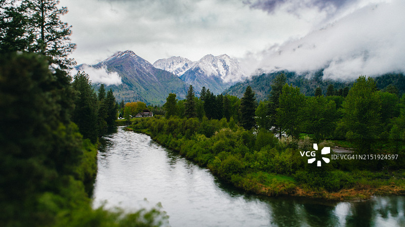 华盛顿州莱文沃思附近韦纳奇河的风景图片素材