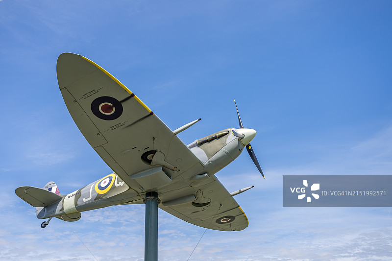 费尔黑文湖上空的喷火式战斗机图片素材