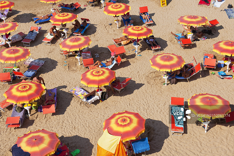 阿普利亚，加尔加诺海角沿岸海滩图片素材