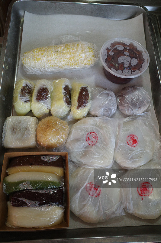 常熟当地早餐摊位的传统早餐糕点图片素材