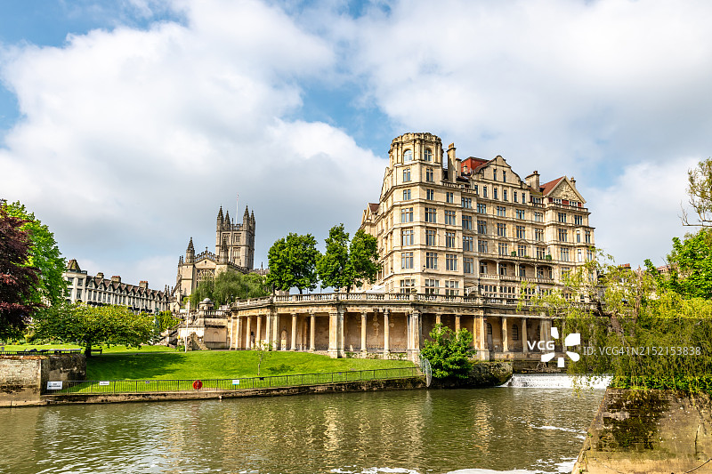 巴斯河畔公园与城市图片素材