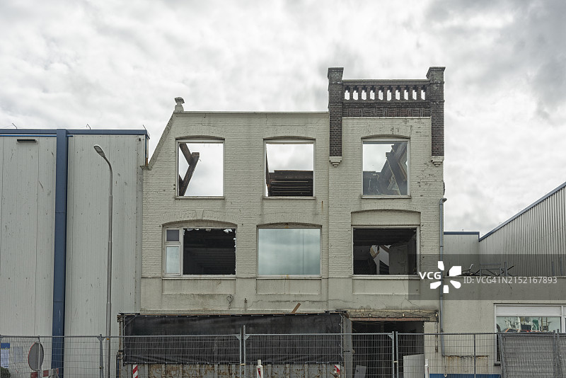 正在拆除的旧荷兰仓库外观图片素材