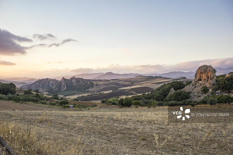 意大利西西里岛恩纳，黄昏时分的风景图片素材