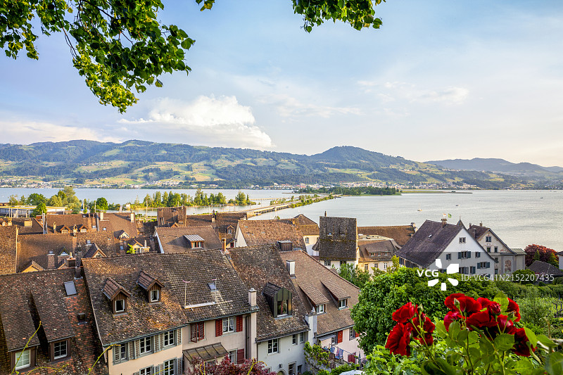 瑞士圣加仑州拉珀斯维尔林登霍夫附近的住宅楼图片素材