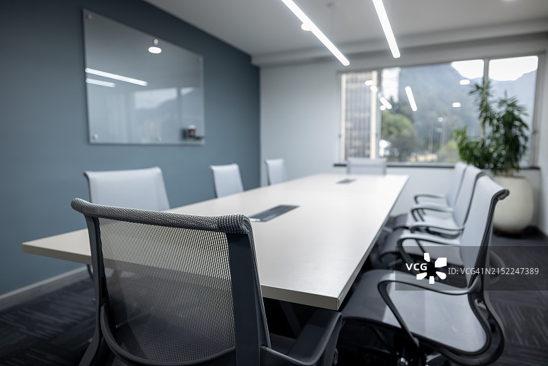 空旷的办公室会议室图片素材