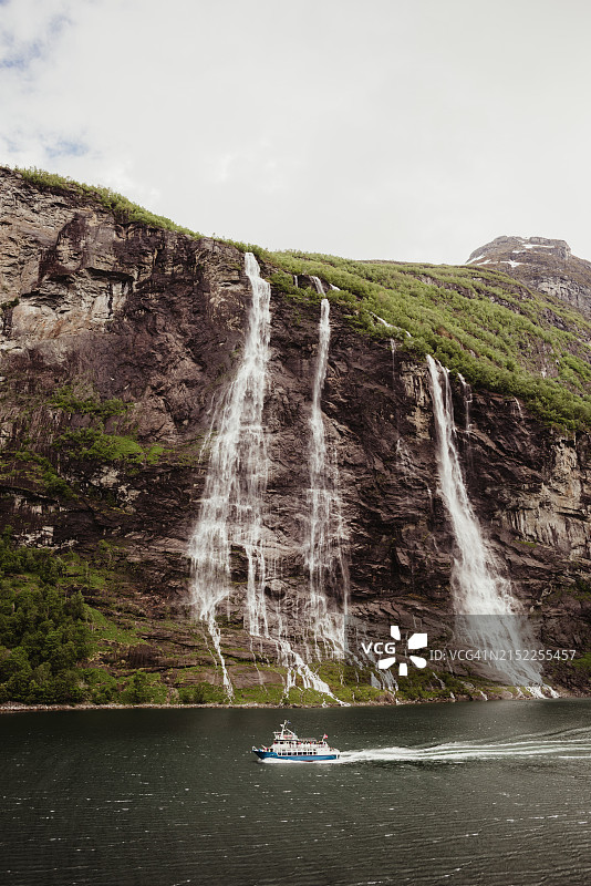 游船巡游挪威七姐妹瀑布图片素材