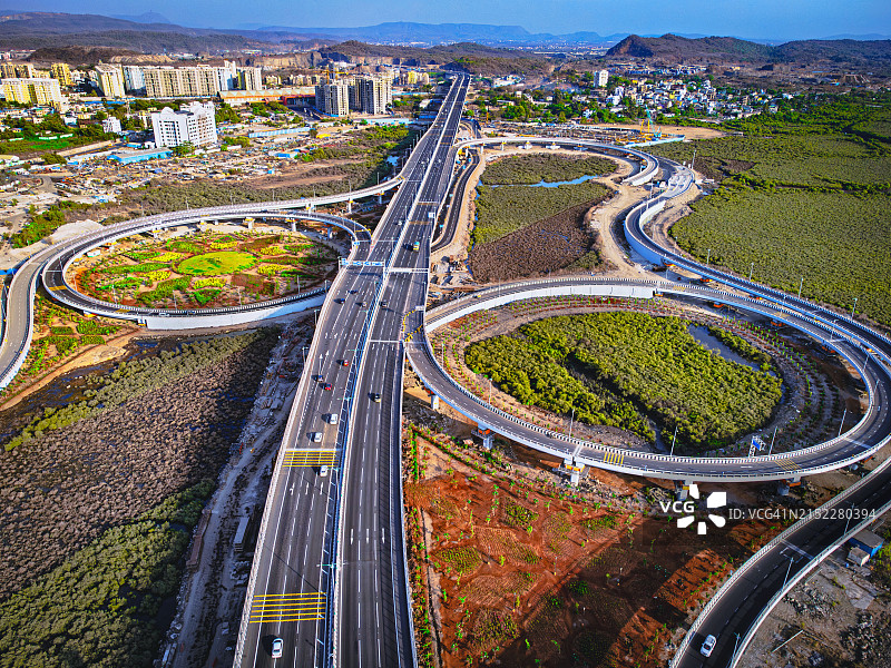 孟买跨海大桥附近Ulwe的苜蓿叶形立交桥图片素材