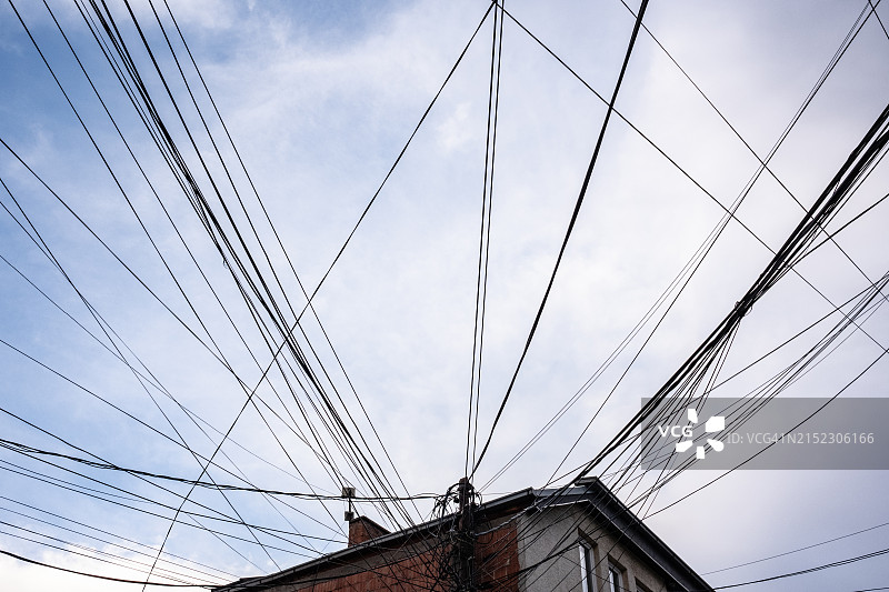 房屋上的电缆图片素材