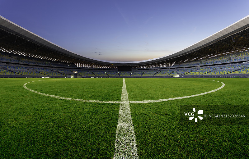 黄昏时的足球场图片素材