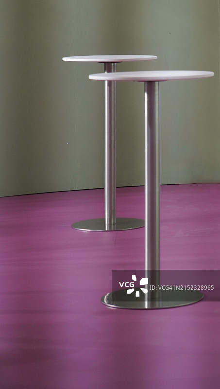 圆形不锈钢桌子图片素材