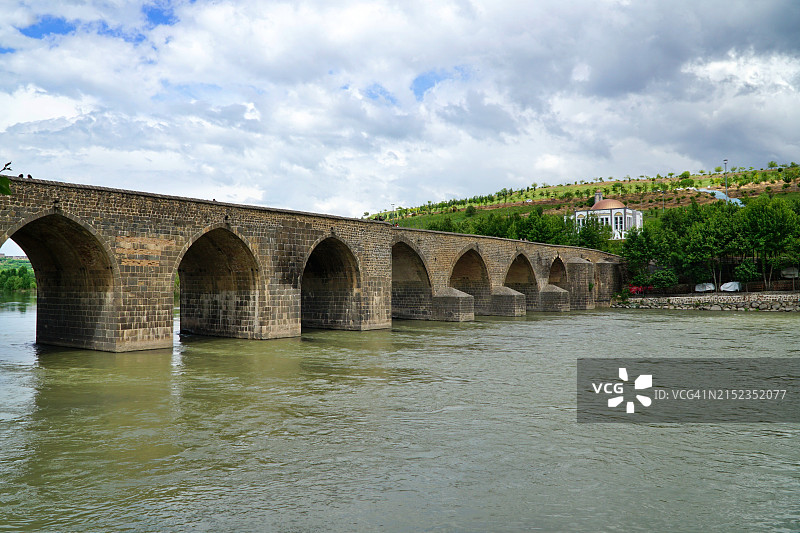 迪亚巴克尔的十拱桥图片素材