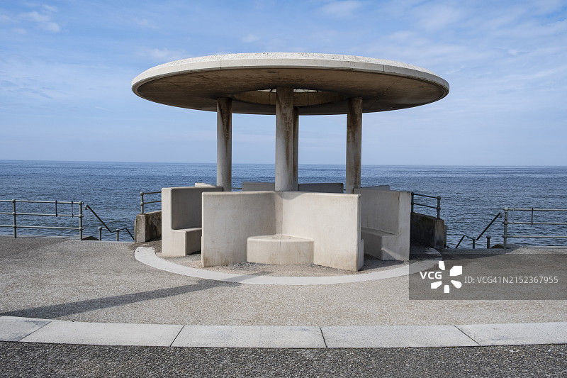 海滨混凝土建筑座椅图片素材