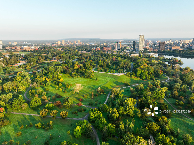 日落时分飞越渥太华里多河图片素材