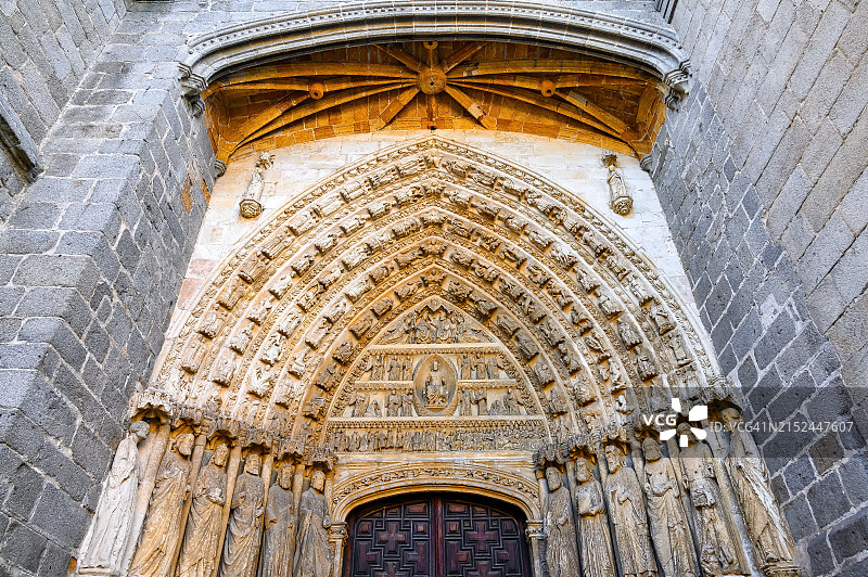 中世纪天主教大教堂三角楣饰图片素材