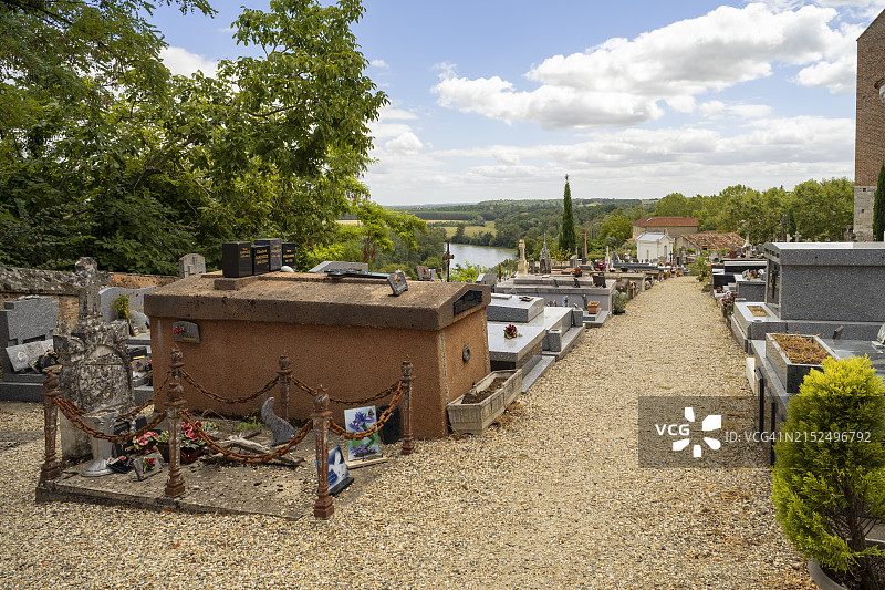 法国奥维拉尔天主教公墓景色图片素材