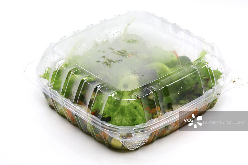 透明塑料容器中的蔬菜沙拉图片素材