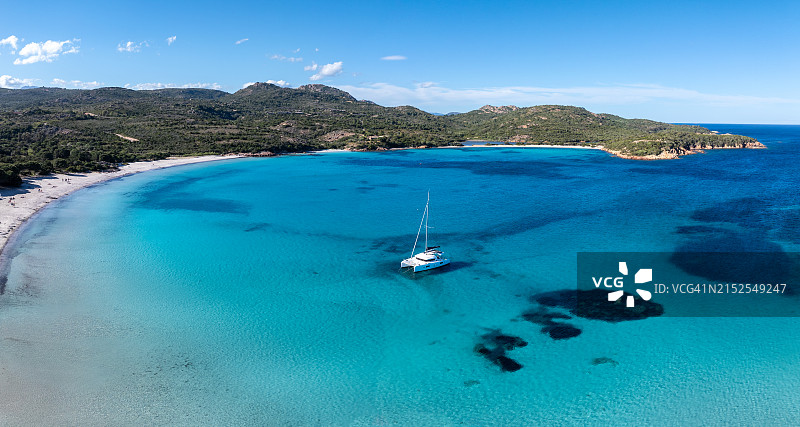 科西嘉梦幻海滩和泻湖：法国博尼法乔和韦奇奥港图片素材