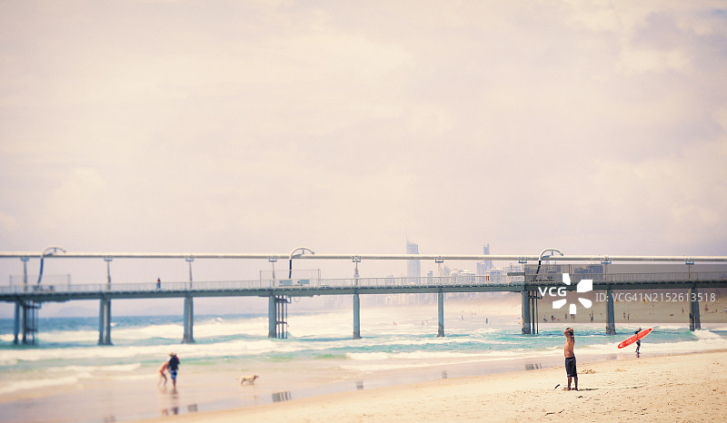 布里斯班附近的冲浪海滩图片素材