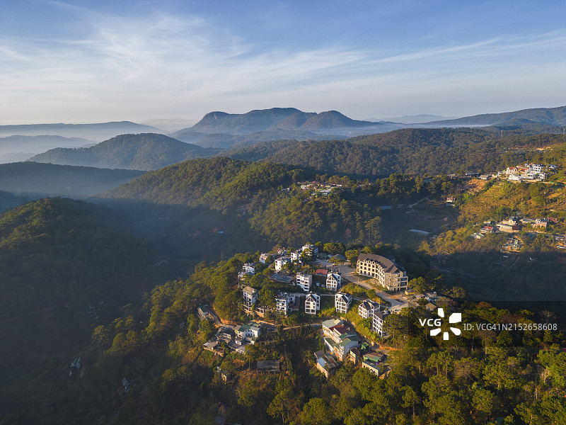 大叻市象山脚下的局部航拍图片素材