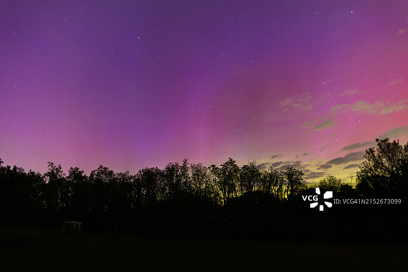 太阳风暴期间在印第安纳州南部看到的北极光图片素材