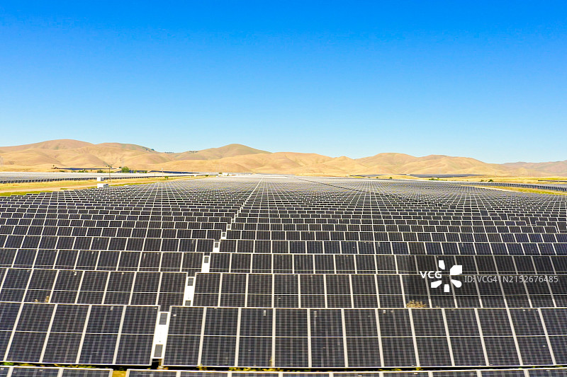 加利福尼亚中央谷太阳能电池板航拍图片素材