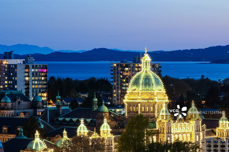 不列颠哥伦比亚省议会大厦夜景鸟瞰图片素材