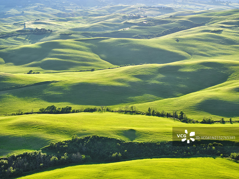 托斯卡纳春季的丘陵风光图片素材