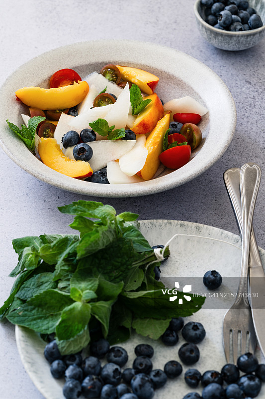 哈密瓜薄荷夏季水果沙拉图片素材