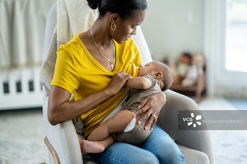 哺乳期母亲图片素材