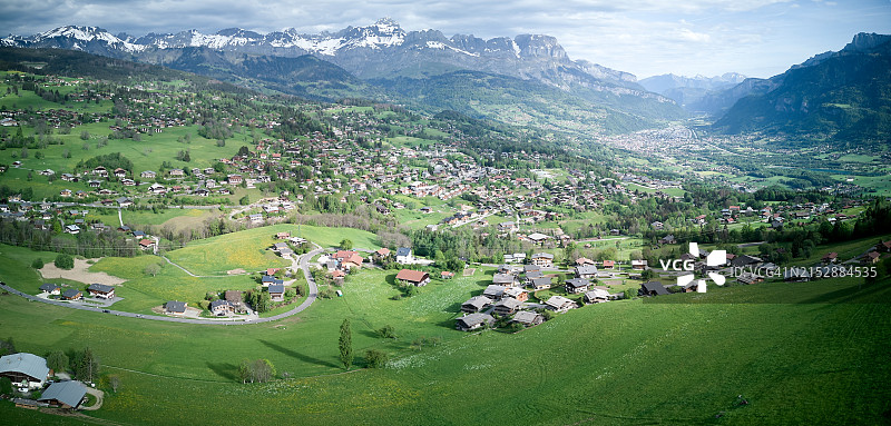 孔布卢村庄鸟瞰图图片素材