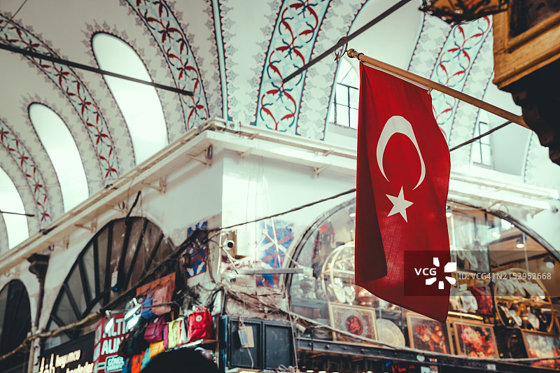 伊斯坦布尔大巴扎的土耳其国旗图片素材