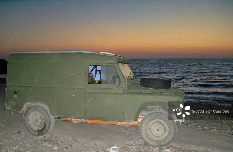 越野车海岸驾驶图片素材