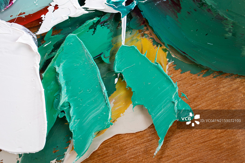 桌子上的颜料高角度视图图片素材