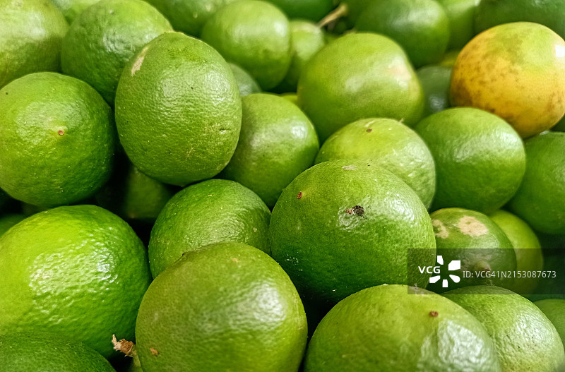 成堆的绿色青柠图片素材
