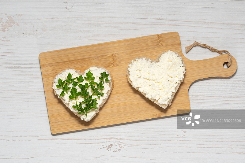 切菜板上食物的高角度视角图片素材