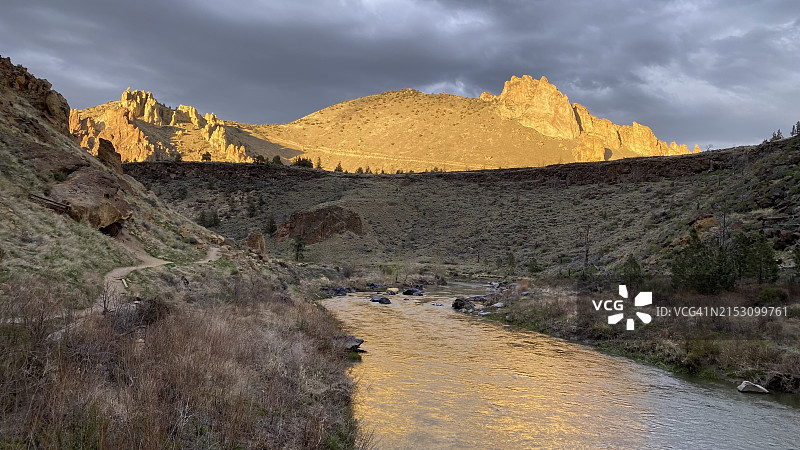 美国俄勒冈州德舒特斯县的陆地风光图片素材