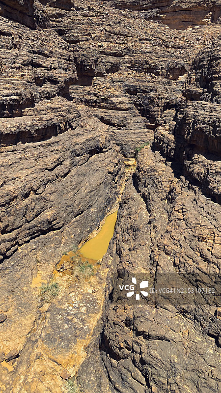 阿尔及利亚贾奈特的岩层高角度景观图片素材