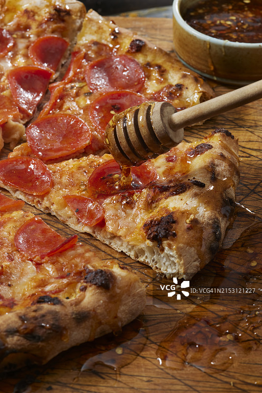意式香肠蜂蜜披萨图片素材