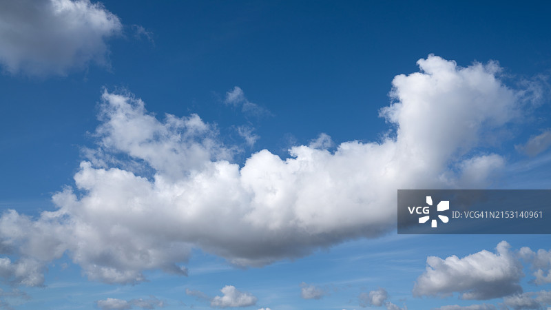 晴朗的天空与云彩图片素材
