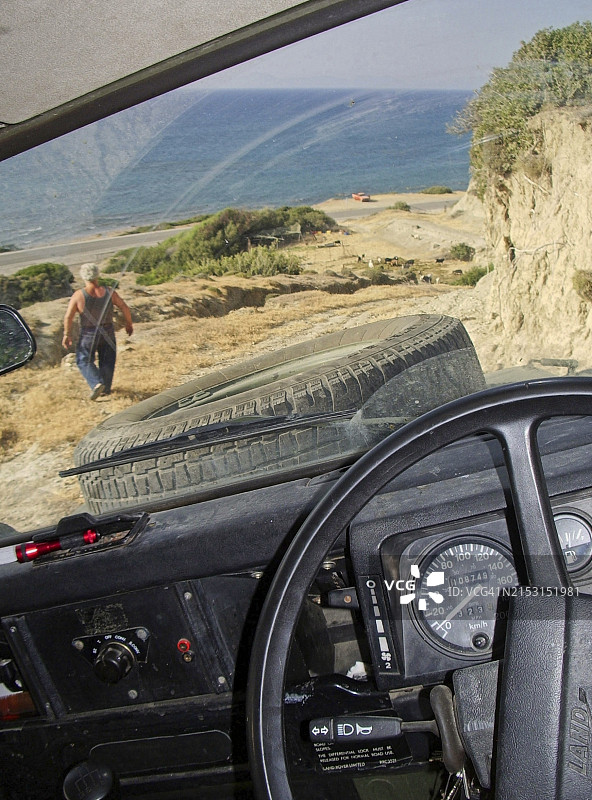 驾驶四驱越野车图片素材
