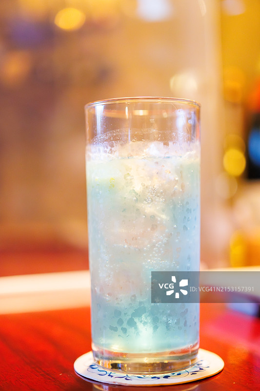 原创鸡尾酒“阿卡岛蓝色”图片素材