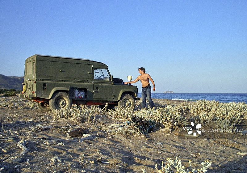 驾驶四驱越野车图片素材