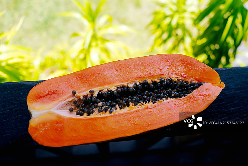 橙色木瓜切半图片素材