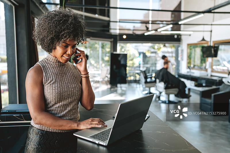 理发店接待员肖像图片素材