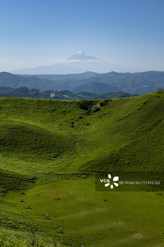 富士山与大室山火山坑图片素材
