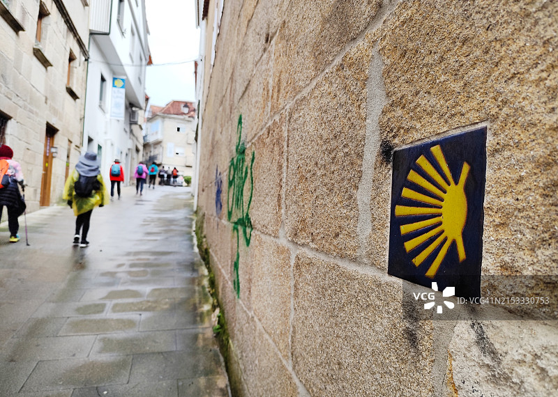 在圣地亚哥朝圣之路上的朝圣者图片素材