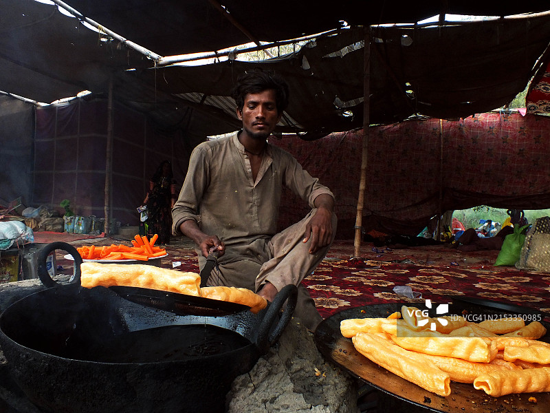 巴基斯坦的印度教朝圣者正在表演Hinglaj Yatra图片素材