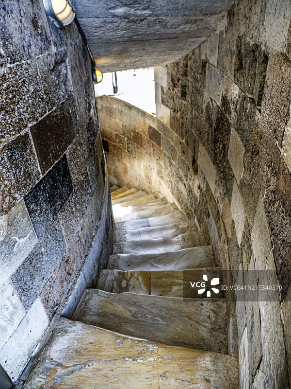 通往比萨斜塔的螺旋楼梯，意大利图片素材