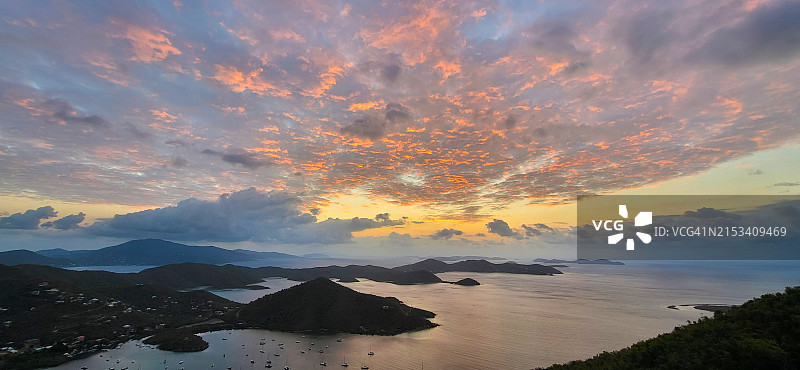 美国维尔京群岛珊瑚湾日出图片素材