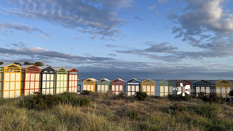西班牙布拉瓦海岸的海滩小屋图片素材